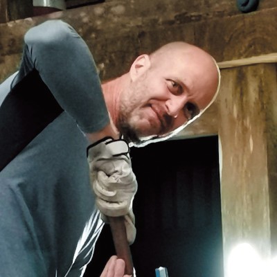 ニューカレドニアを経て来日徳島で唯一のフランス人宮大工