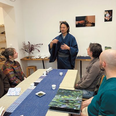 1コマ戻り、振り出しへ。そして2コマ進む？