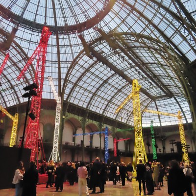 不透明な世界情勢の中でも華やかに美しくなんちゃって最新パリコレ事情