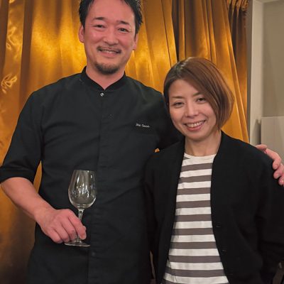 パリの隠れた名店で繊細かつ完璧なコース料理を
