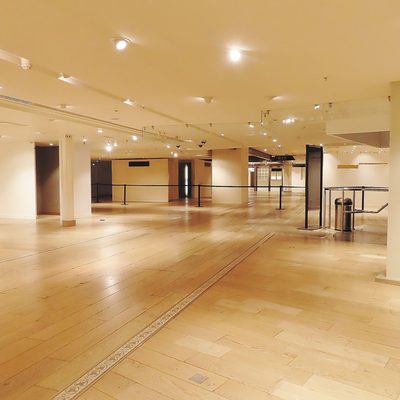 パリの老舗百貨店BHV社会問題化し存続の危機に